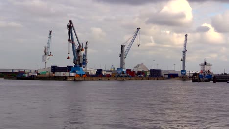 Cranes-in-harbor-of-Hamburg-on-the-Elbe-River