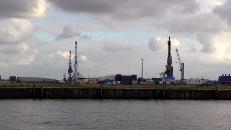Cranes-in-the-harbor-of-Hamburg-on-Elbe-River