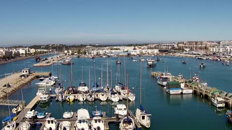 Luftbild-vom-Hafen-von-Lagos-in-Portugal