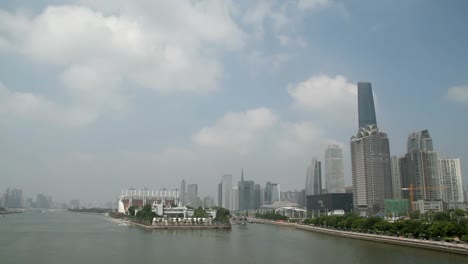 Skyline-von-Guangzhou-(Schwenken