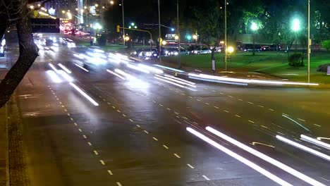 El-tráfico-en-la-ciudad.-Avenue-Time-Lapse,-de-noche