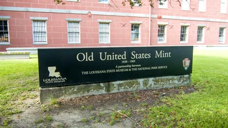 Alte-United-States-Mint-in-New-Orleans-Schild-vorne