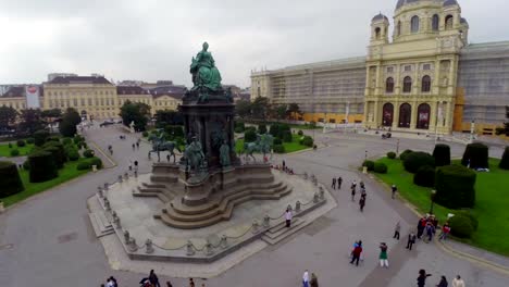 Architecture-of-Vienna-aerial-shot,-monument-of-Maria-Theresa.-Beautiful-aerial-shot-above-Europe,-culture-and-landscapes,-camera-pan-dolly-in-the-air.-Drone-flying-above-European-land.-Traveling-sightseeing,-tourist-views-of-Austria.