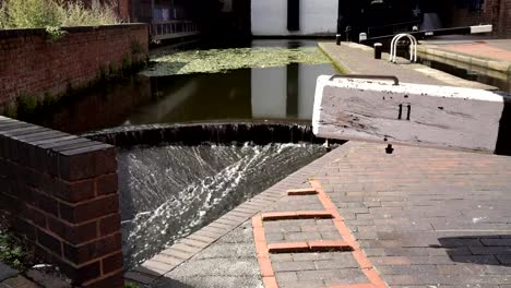 canal-lock-Detailarbeit,-Birmingham-und-Kanal-von-Fazeley.