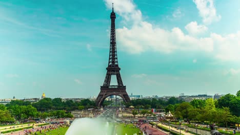 The-Eiffel-Tower-in-Paris,-4K-time-lapse