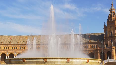 Tageslicht-Sevilla-Plaza-de-Espana-großen-Brunnen-4-k-Spanien