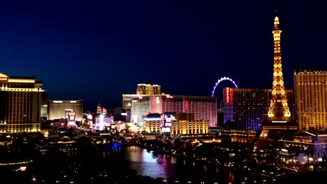 Vista-a-Las-Vegas-Strip-at-Night