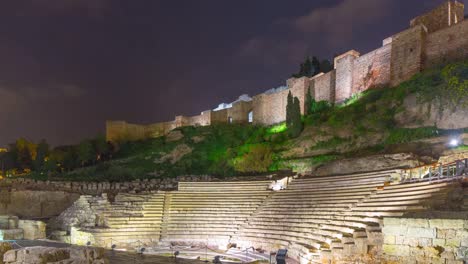 Luz-de-noche-de-la-ciudad-de-Málaga-castillo-Coliseo-ruines-4-K-lapso-de-tiempo-de-España