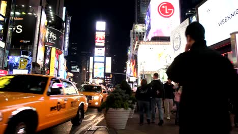 Times-Square-in-New-York-City-Menschen-zu