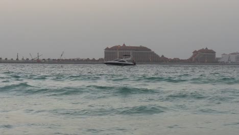 uae-dubai-evening-palm-boat-riding-panorama-4k