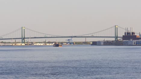 Vereinigte-Staaten-Sommer-Sonnenuntergang-Philadelphia-Fluss-Frachtschiff-Brücke-Panorama-\"-4-k\"