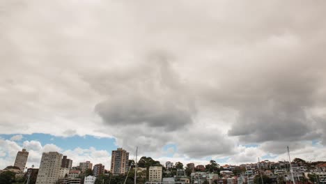 Wolken-über-der-Stadt