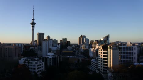 Zeitraffer-von-Auckland-Skyline-bei-Sonnenuntergang