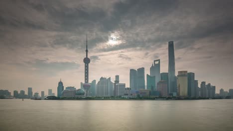 China-shanghai-Sonnenuntergang-berühmten-Fluss-Bucht-Verkehr-Stadtbild-Panorama-4k-Zeitraffer