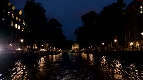 Timelapse-of-traveling-on-Amsterdam-canals-at-night