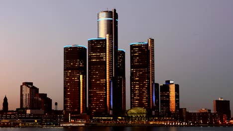 Day-to-night-timelapse-of-the-Detroit-skyline