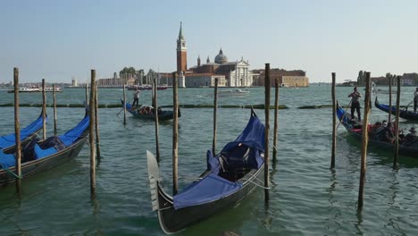 Italien-Sonnenuntergang-Venedig-Abend-San-Marco-berühmte-Bucht-Gondel-Parkplatz-Panorama-4k