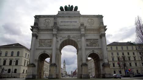 Victory-Gate-in-Munich-city-center,-triumphal-arch,-famous-tourist-sight