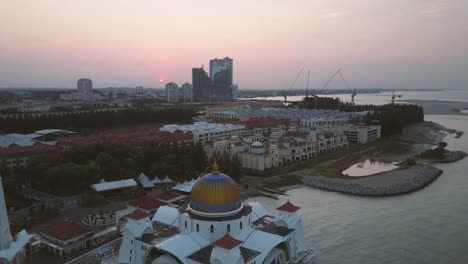 Aerial-Footage---Sunrise-at-a-mosque,-The-Melaka-Straits-Mosque,
