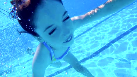 Underwater-footage-of-kids-jumping-and-diving-in-a-swimming-pool