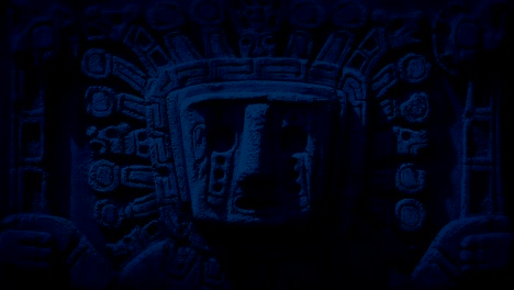 Uralte-aztekische-Carving-in-der-Nacht