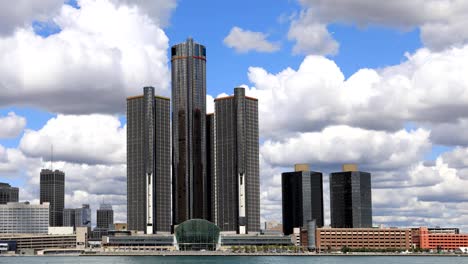 Zeitraffer-von-Detroit-Stadtzentrum-über-den-Detroit-River