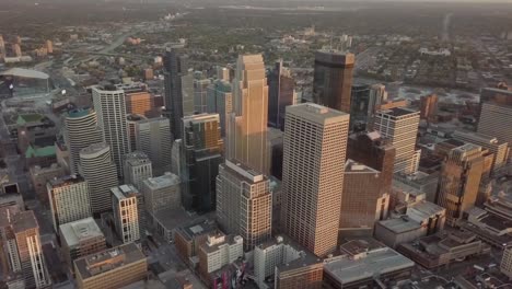 Die-Innenstadt-von-Minneapolis---Skyline---Sonnenuntergang