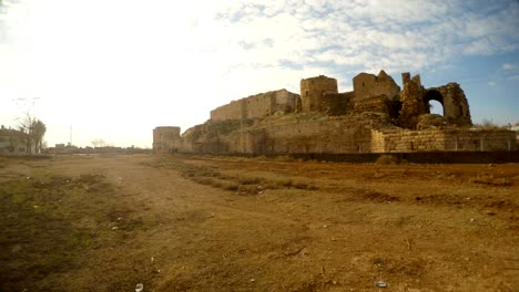 strange-ruined-medieval-castle-close-to-the-border-between-Turkey-and-Syria