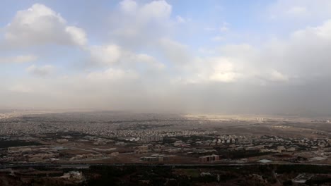 Blick-von-der-großen-Stadt-im-Iran-(1)