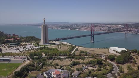 Portugal-Sommer-Tag-Lissabon-Stadt-Christkönig-Denkmal-quadratische-Antenne-Panorama-4k