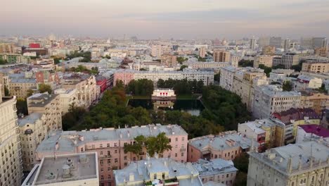 The-old-districts-of-Moscow-in-the-evening