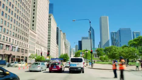 Fahrt-entlang-der-Golden-Mile-in-Chicago-Kamera-Auto-Zeitraffer