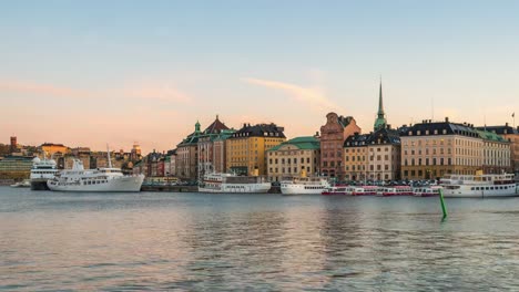 Tag-zur-Nacht-Zeitraffer-Video-von-Gamla-Stan-Stockholm-in-Schweden-Zeitraffer-4K