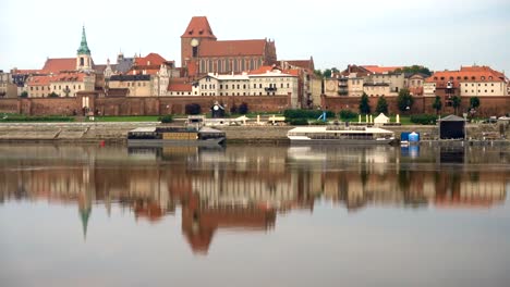 Torun-old-town-panorama-over-Vistula-river-at-sunrise-time,-Poland