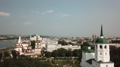 Vista-aérea-de-la-iglesia-en-el-nombre-del-Salvador-de-la-Santa-imagen-en-Irkutsk