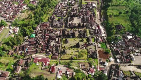 Vista-aérea-de-cámara-drone-4k-del-templo-de-Besakih,-el-templo-hindú-más-grande-en-la-isla-de-Bali-en-Indonesia