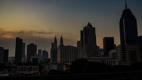 4-K.-Timelapse-Kuala-Lumpur-Skyline-der-Stadt-bei-Sonnenuntergang