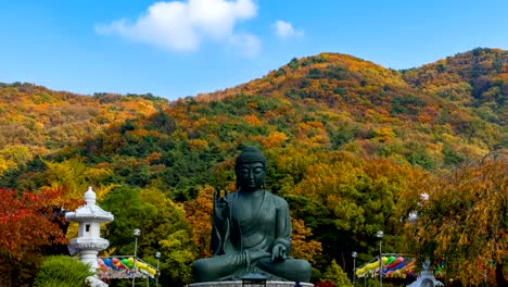 Zeitraffer-des-Herbstes-im-Seoraksan-Nationalpark,-Südkorea
