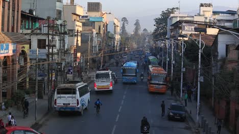 Kathmandu,-Nepal---12.-November-2016:-Streetview-des-Verkehrs-in-Kathmandu,Nepal.Fast-Bewegung