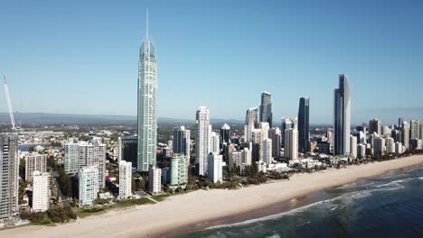 Vista-aérea-de-horizonte-de-paraíso-de-surfistas