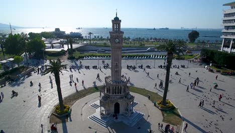 Izmir-Ansicht-Airvideo-Drohne-Uhrturm,-Izmir-korfezi