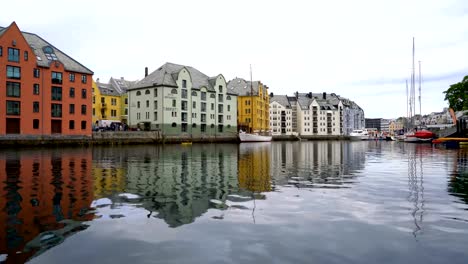 Aksla-an-die-Stadt-Alesund-in-Norwegen