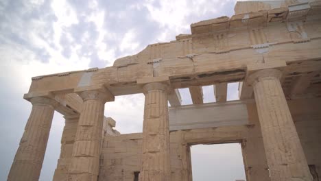 Alten-Propyläen-in-der-Athener-Akropolis.