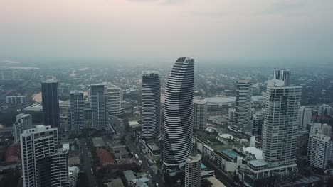 Video-aéreo-de-Broadbeach-en-la-costa-de-oro-al-atardecer