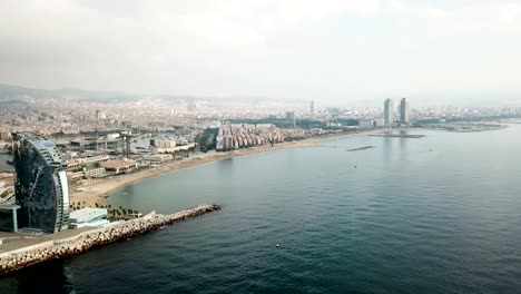 Vista-aérea-del-paisaje-urbano-con-el-hotel-W-Barcelona