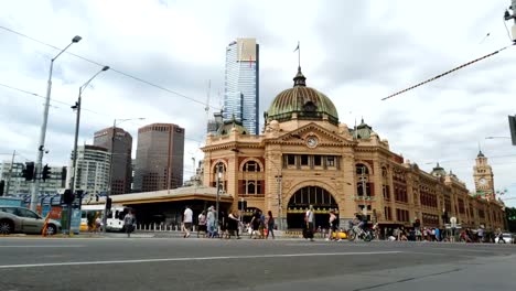 Zeitraffer-der-Flinders-Street-Station-während-des-Tages