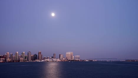 Horizonte-de-la-ciudad-de-San-Diego,-al-anochecer-Moonrise-Time-Lapse