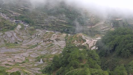 Rice-terraces-filmada-desde-arriba-en-un-valle