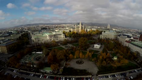 Berühmte-Gebäude-in-Wien-von-oben