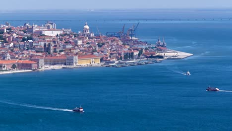 Lisboa-sobre-el-río-Tajo-Banco-central-Portugal,-timelapse